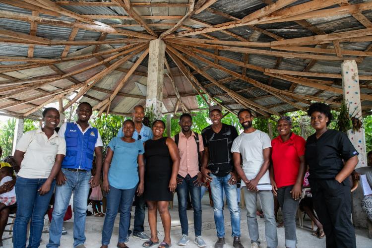 A group of community health workers and peer leaders from the Ti Fwaye program pose for a team photo.