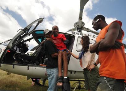A man who suffered from a spinal cord injury being carried off of a helicopter