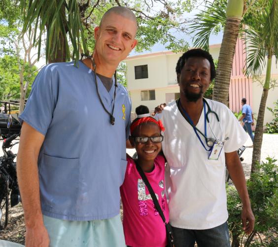 Dr. Ward, Dr Desiree and their patient Tika on discharge day healthy again