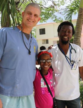 Dr. Ward, Dr Desiree and their patient Tika on discharge day healthy again